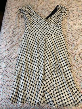 Gilli Women's Petite Short Sleeved V-Neck Anwen Jersey Dress